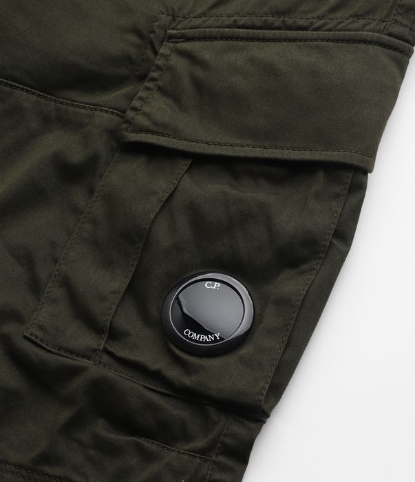 C.P. Company Twill Stretch Cargo Shorts - Ivy Green